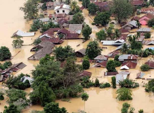 Inundaciones del 24/12/06 en Aceh Tamiang - Indonesia, en la misma zona del Tsunami. Publicada en El País Digital el 25/12/2006